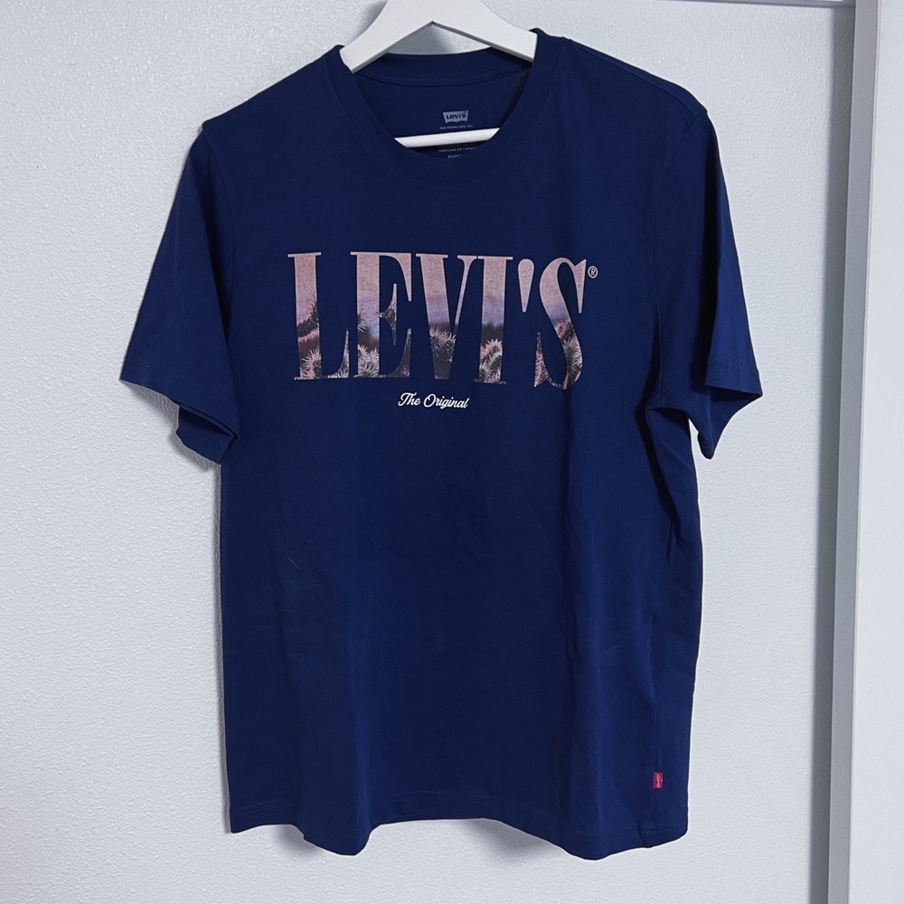 Levi’s Graphic Tee